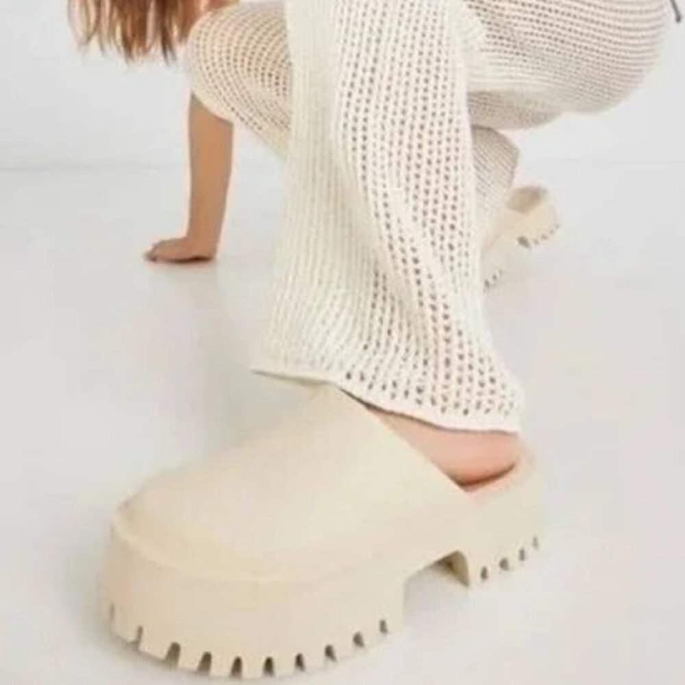 Jeffrey Campbell Bae Lugged Platform Mules Cream/Beige Size 9 Euro 40